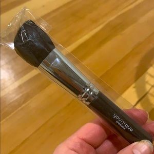 Younique blush brush